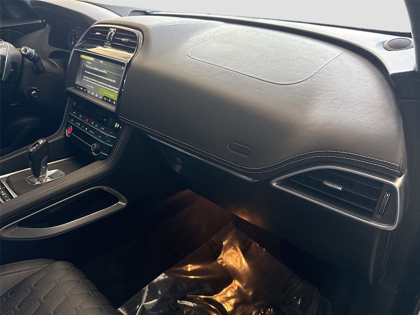 Used 2020 Jaguar F-PACE SVR image 30