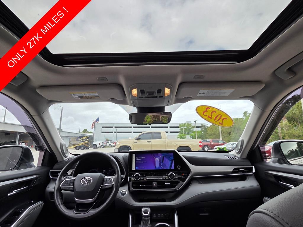 Used 2023 Toyota Highlander Limited FWD image 4