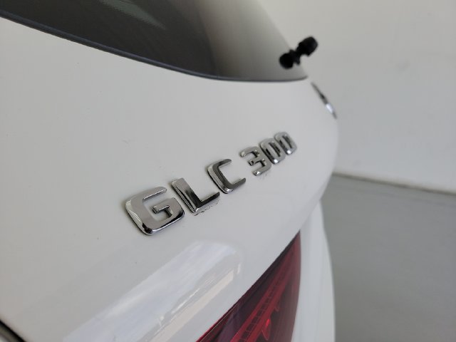 Used 2022 Mercedes-Benz GLC 300 w/ AMG Line image 7