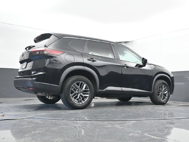 Used 2024 Nissan Rogue S AWD/4WD image 42