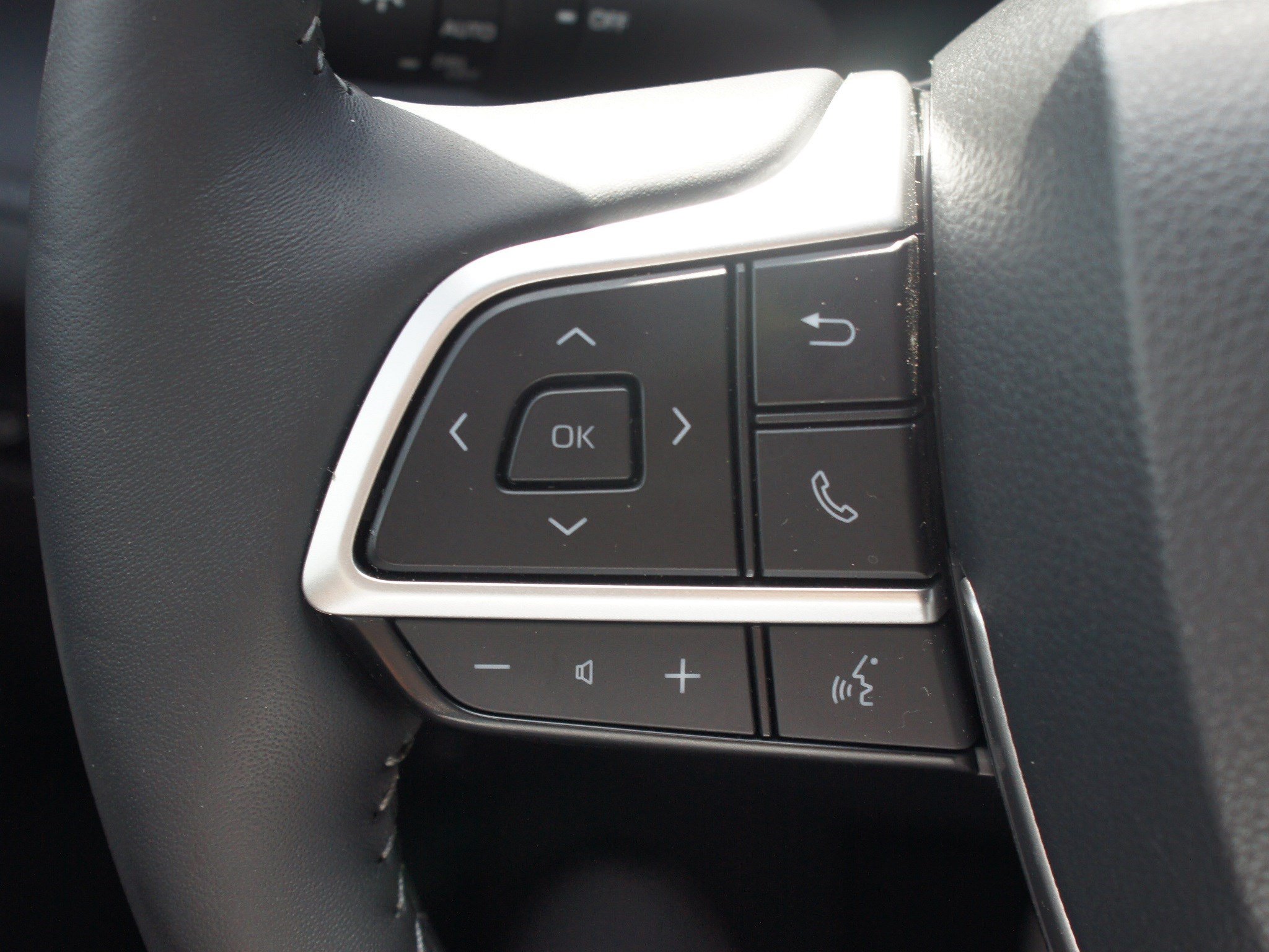 Used 2025 Toyota Highlander Limited AWD/4WD image 10