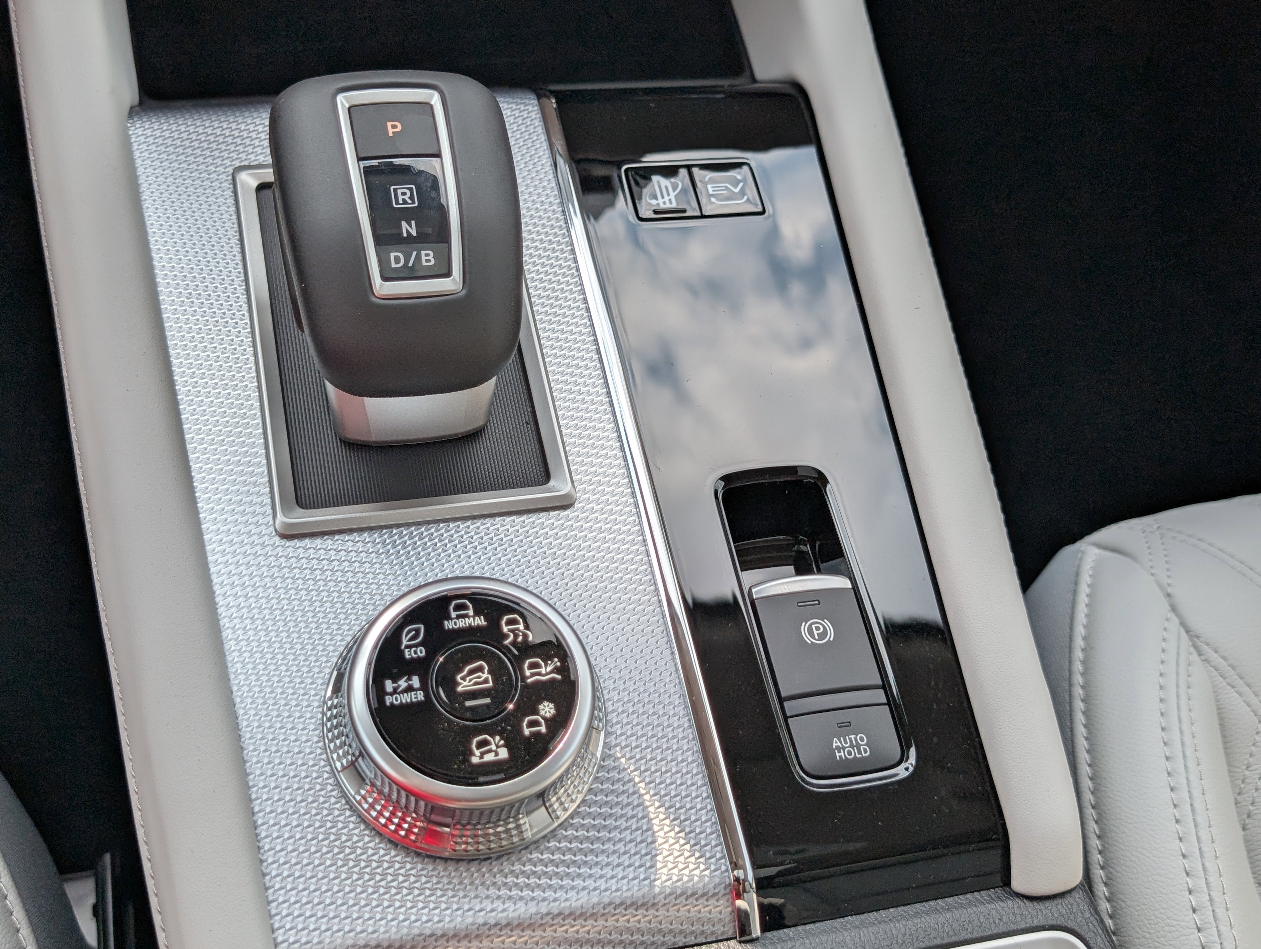 New 2025 Mitsubishi Outlander SEL image 31