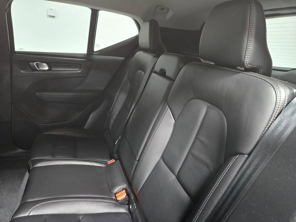Used 2022 Volvo XC40 T5 Momentum AWD/4WD image 29
