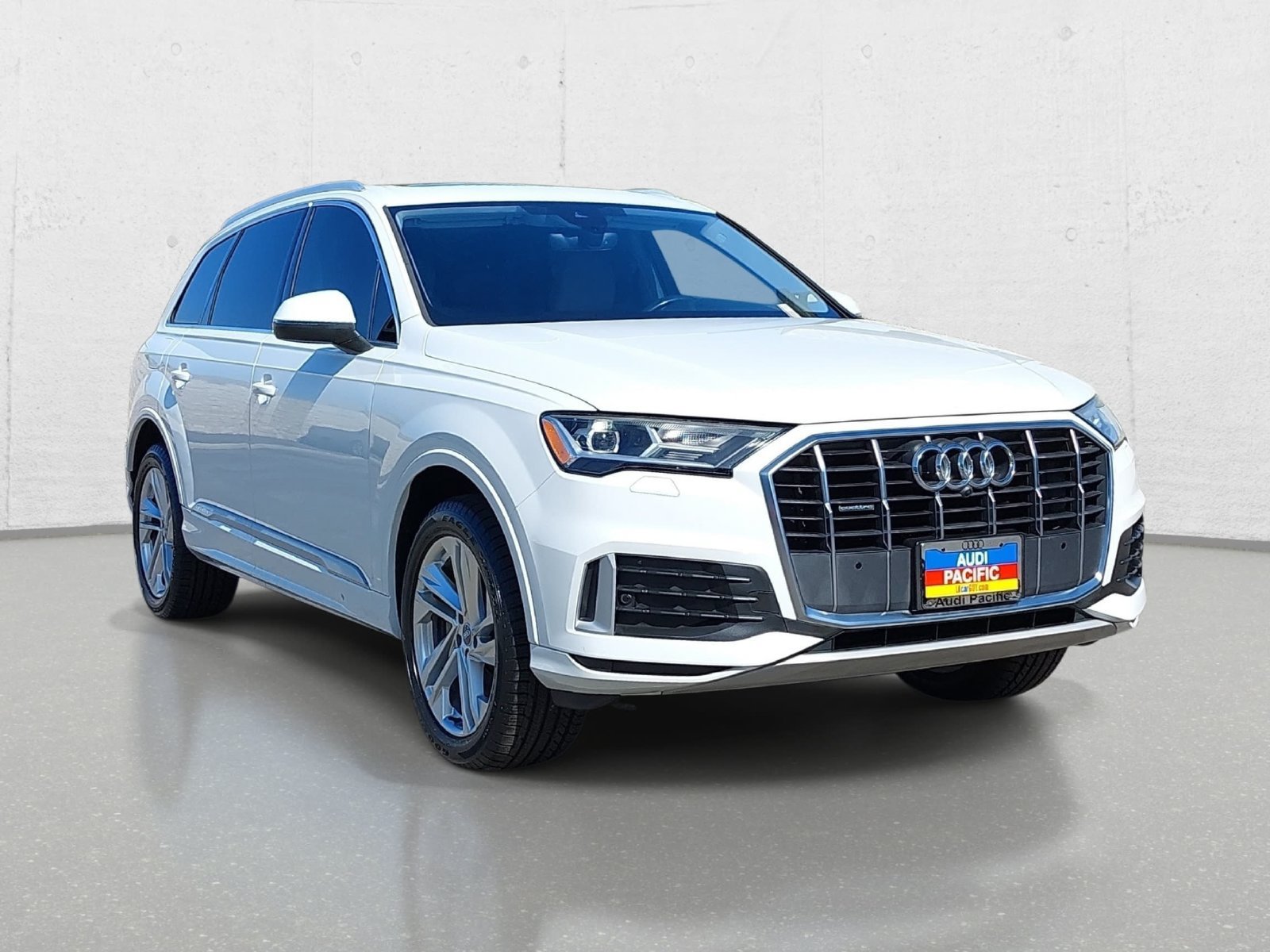 Used 2020 Audi Q7 2.0T Premium w/ Convenience Package AWD/4WD image 3