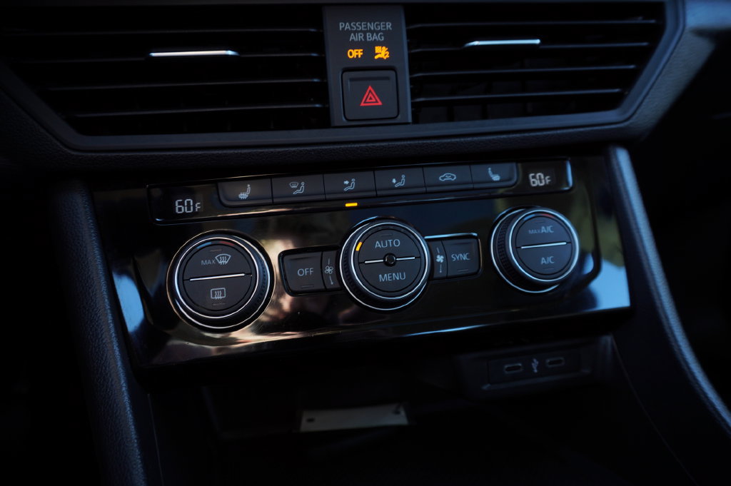 Used 2022 Volkswagen Jetta SE FWD image 17