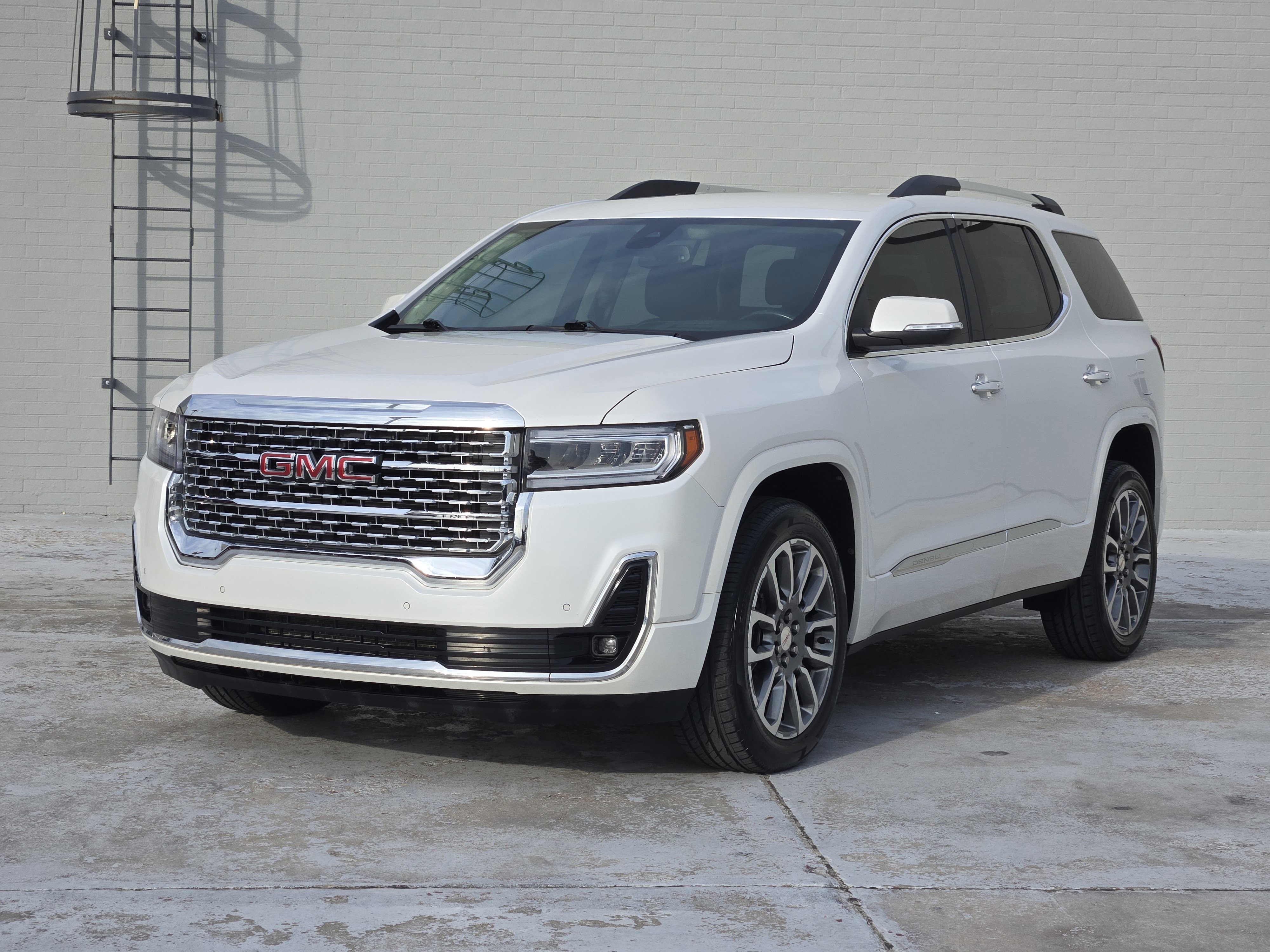 Used 2021 GMC Acadia Denali image 4