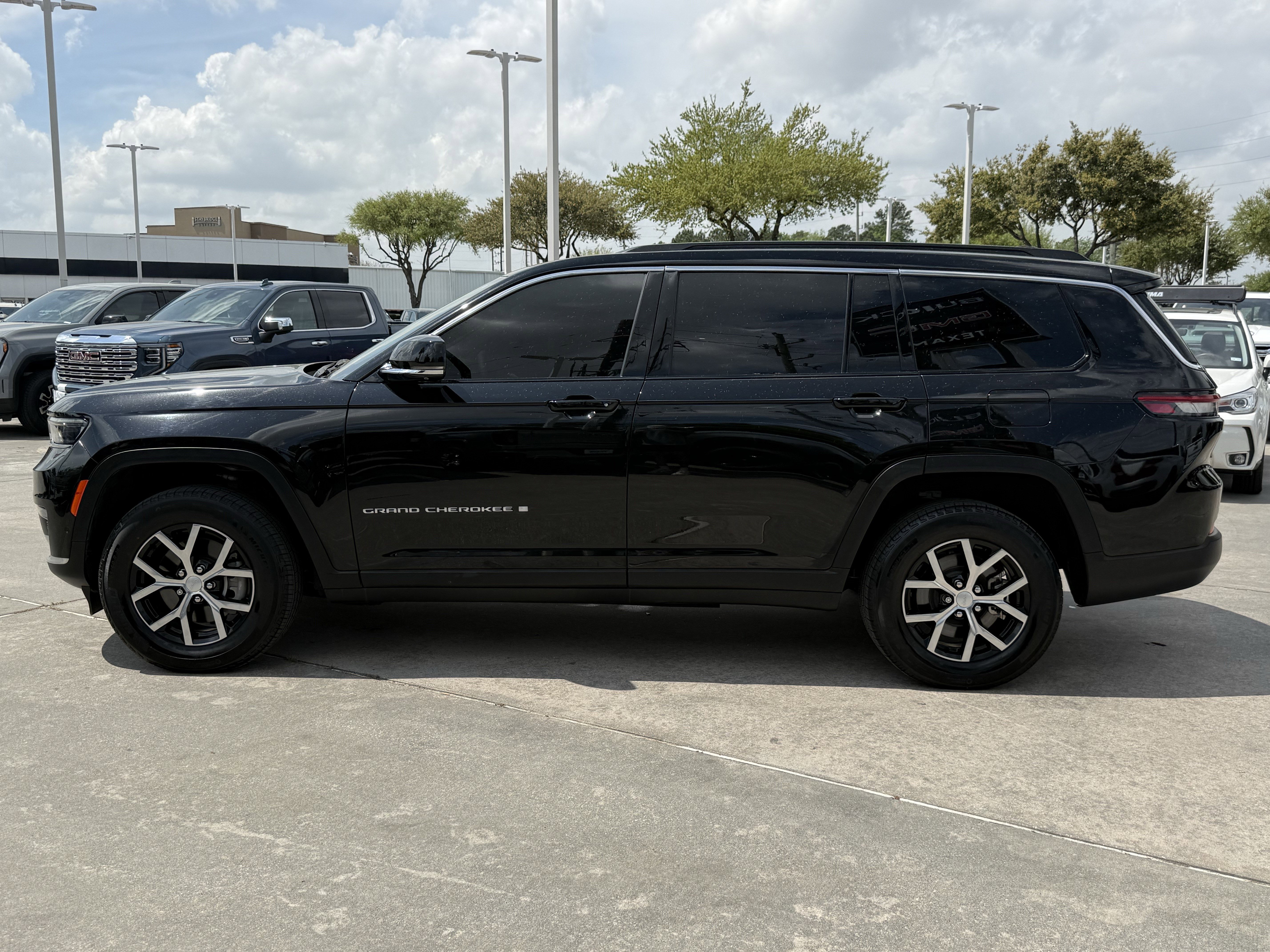 Used 2024 Jeep Grand Cherokee L Limited w/ Luxury Tech Group II image 8