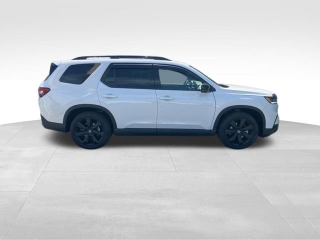 Used 2025 Honda Pilot Black Edition image 7