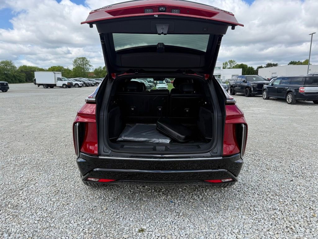 Used 2024 Cadillac Lyriq Luxury w/ LPO, Floor Liner Package AWD/4WD image 13