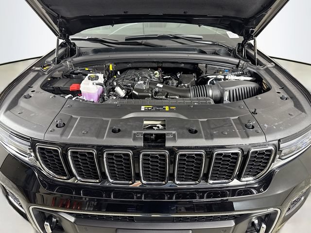New 2025 Jeep Grand Cherokee L Overland w/ Trailer Tow Package AWD/4WD image 32