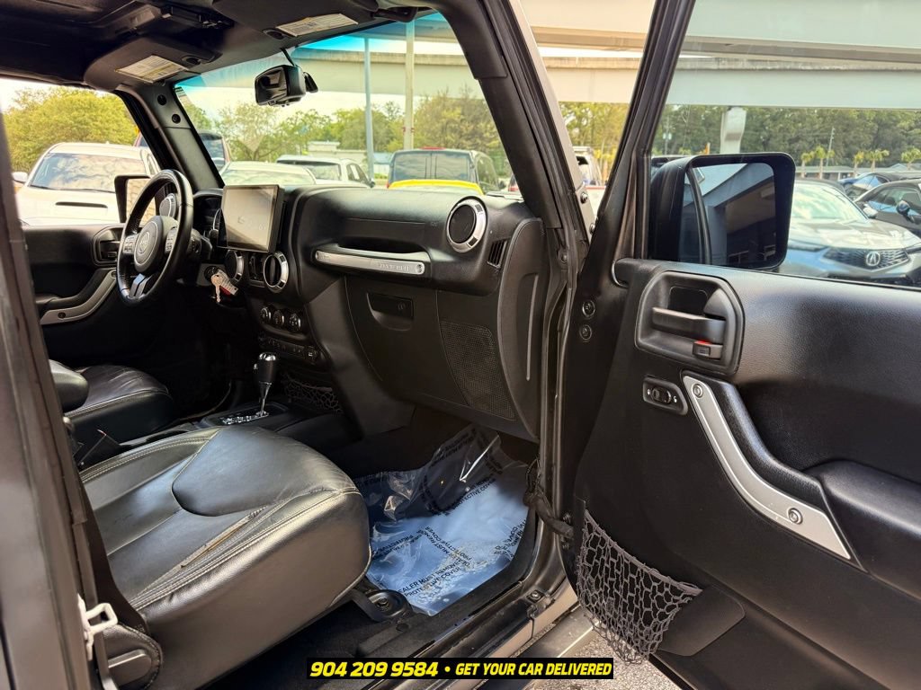 Used 2017 Jeep Wrangler Unlimited Sahara w/ Dual Top Group AWD/4WD image 31