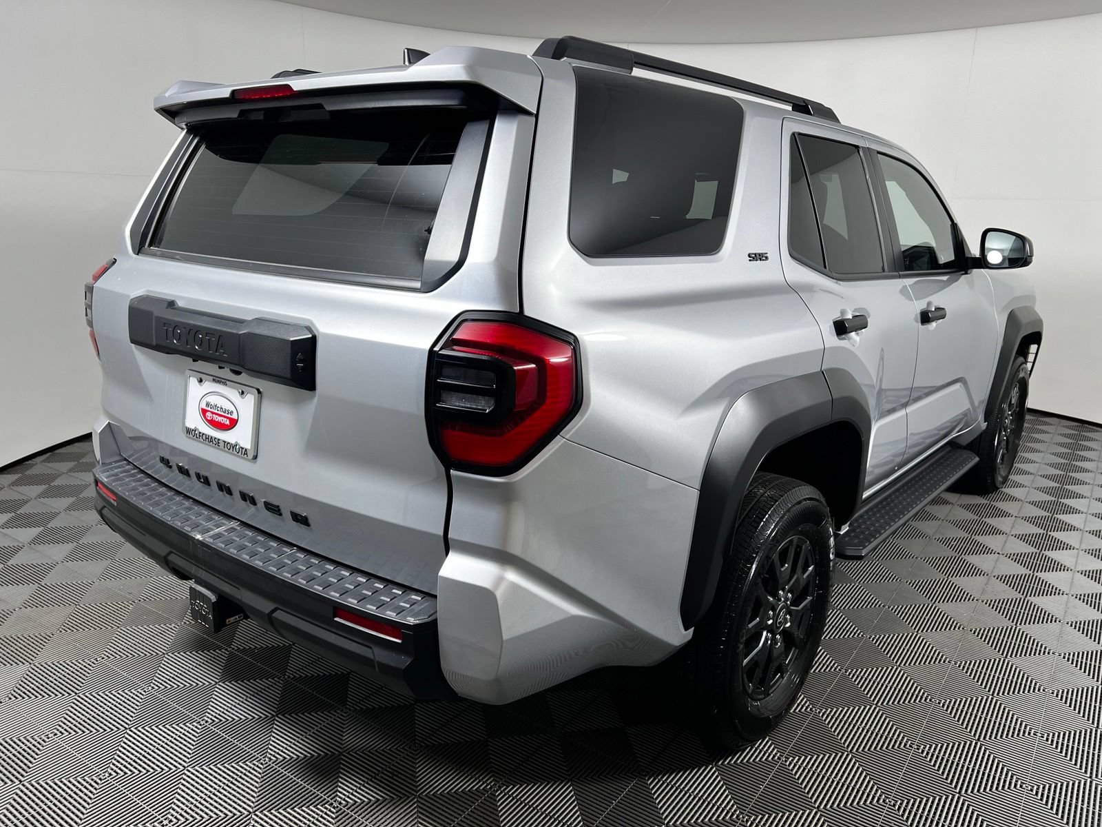 Certified 2025 Toyota 4Runner SR5 AWD/4WD image 5