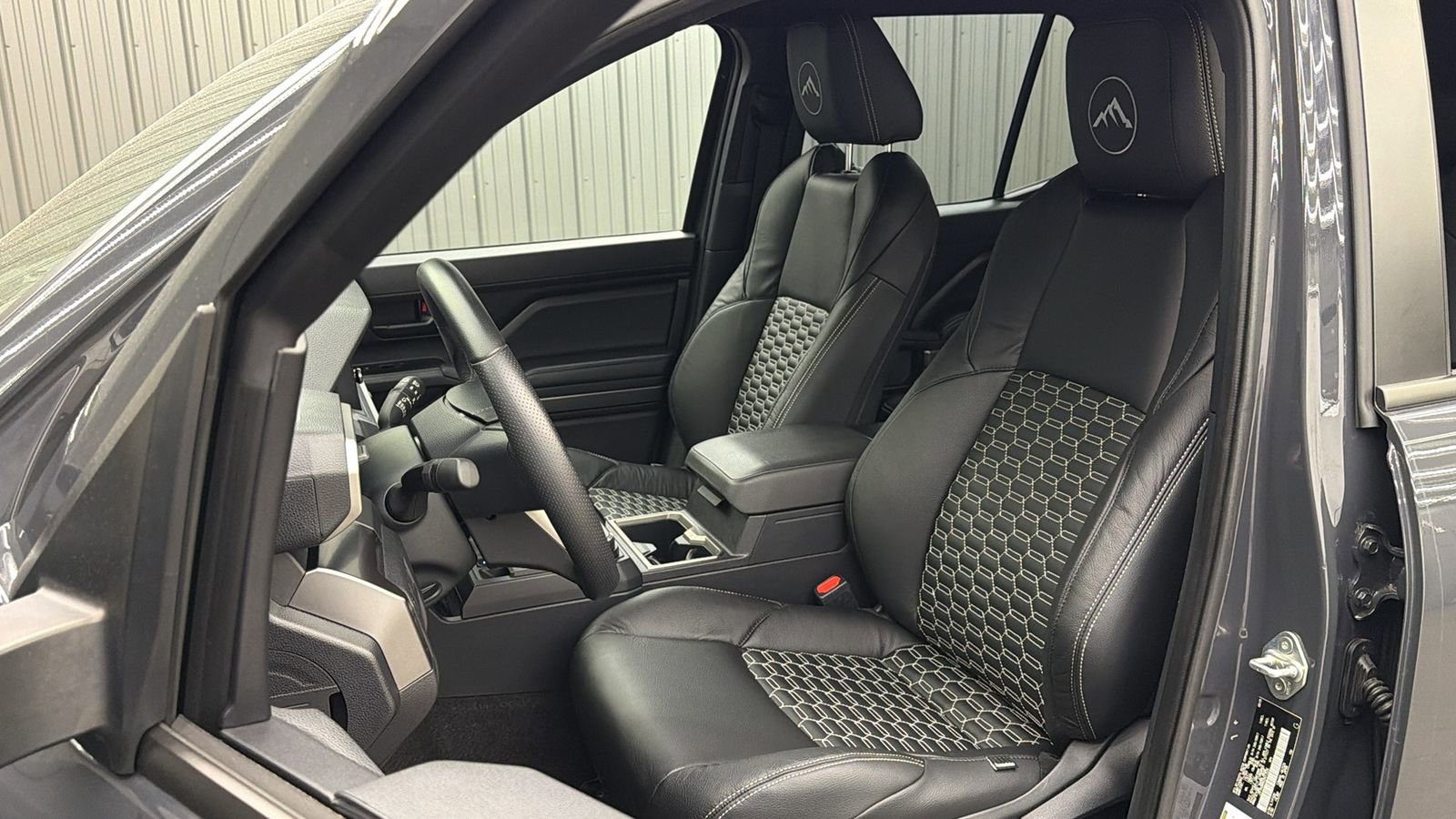 Used 2025 Toyota 4Runner SR5 AWD/4WD image 31