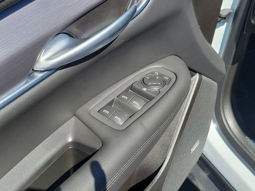 Used 2025 Cadillac XT5 Luxury image 21