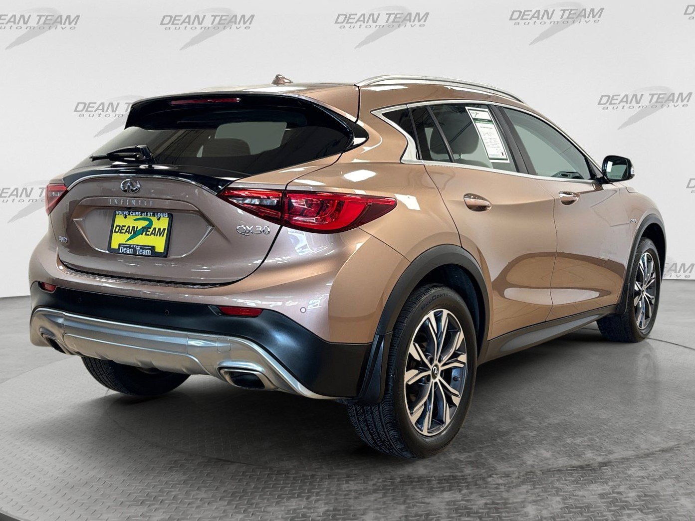 Used 2017 INFINITI QX30 Premium w/ Navigation Package AWD/4WD image 4