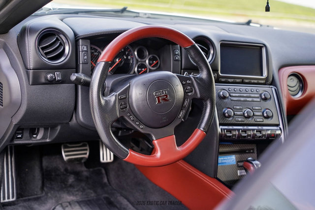 Used 2016 Nissan GT-R Premium AWD/4WD image 24