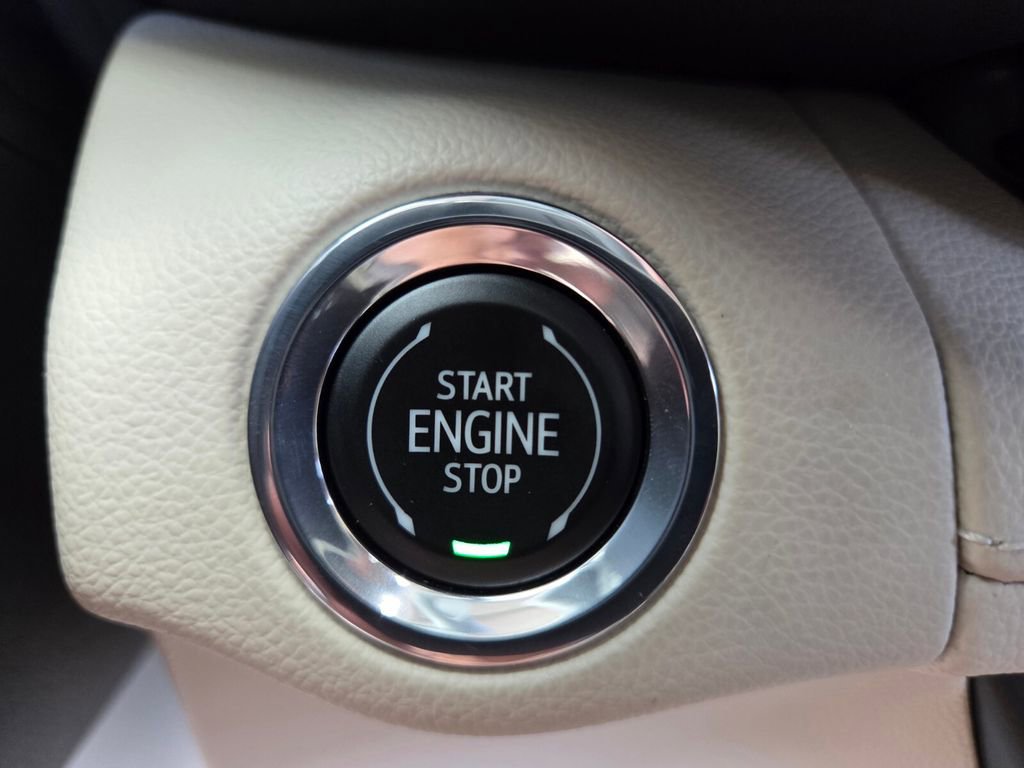 Used 2023 Buick Envision Avenir image 37