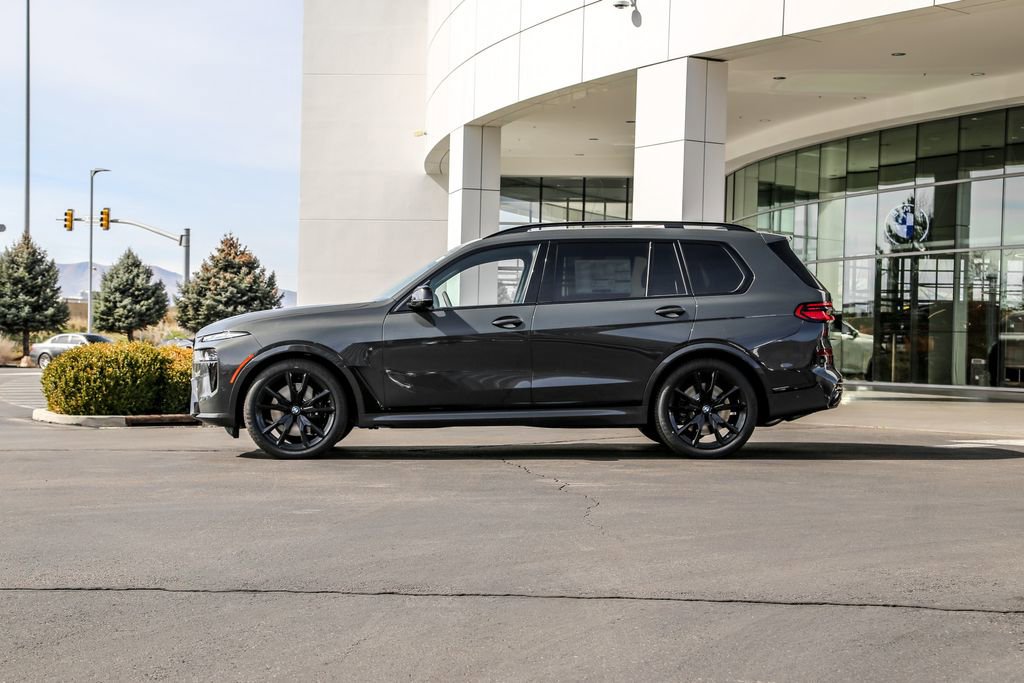 New 2026 BMW X7 M60i image 2