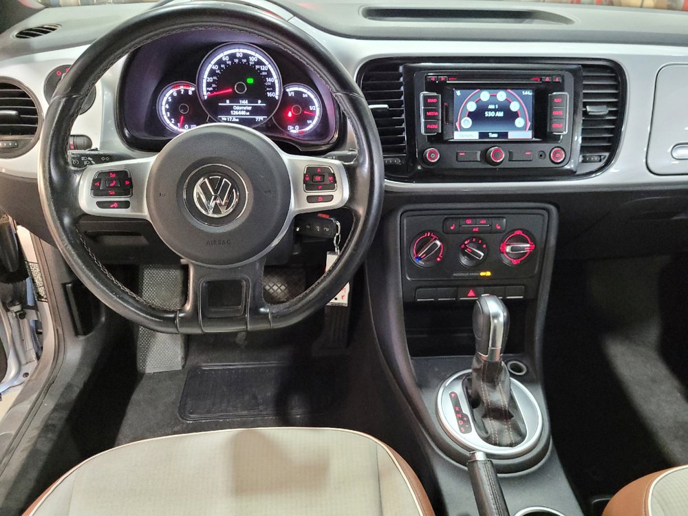 Used 2015 Volkswagen Beetle 1.8T Classic FWD image 22