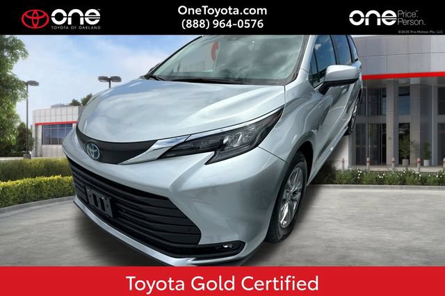 Used 2025 Toyota Sienna XLE