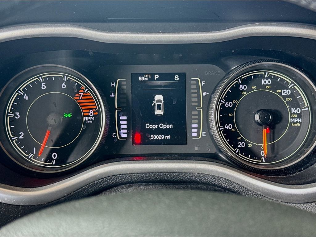 Used 2018 Jeep Cherokee Latitude Plus w/ Comfort/Convenience Group AWD/4WD image 10