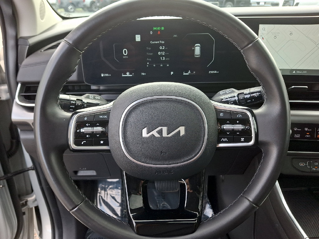 Used 2025 Kia Carnival SX w/ SX Dark Edition Package FWD image 20
