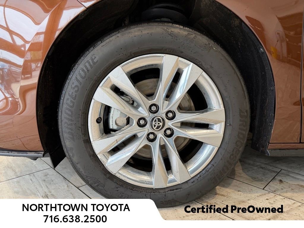 Used 2024 Toyota Sienna Limited AWD/4WD image 6