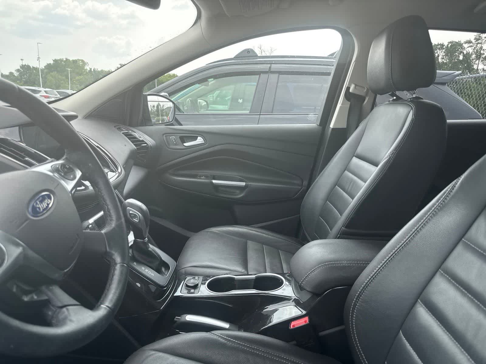 Used 2016 Ford Escape Titanium w/ Equipment Group 301A AWD/4WD image 30