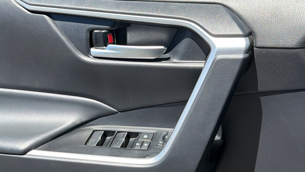 Certified 2025 Toyota RAV4 XLE AWD/4WD image 22