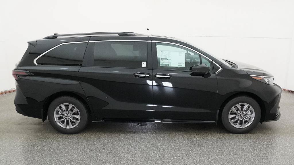 New 2026 Toyota Sienna XLE FWD image 14