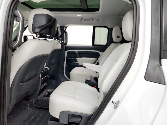New 2026 Land Rover Defender 130 X-Dynamic SE AWD/4WD image 28