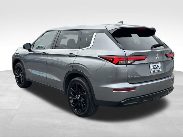 Used 2023 Mitsubishi Outlander SE Black Edition image 24