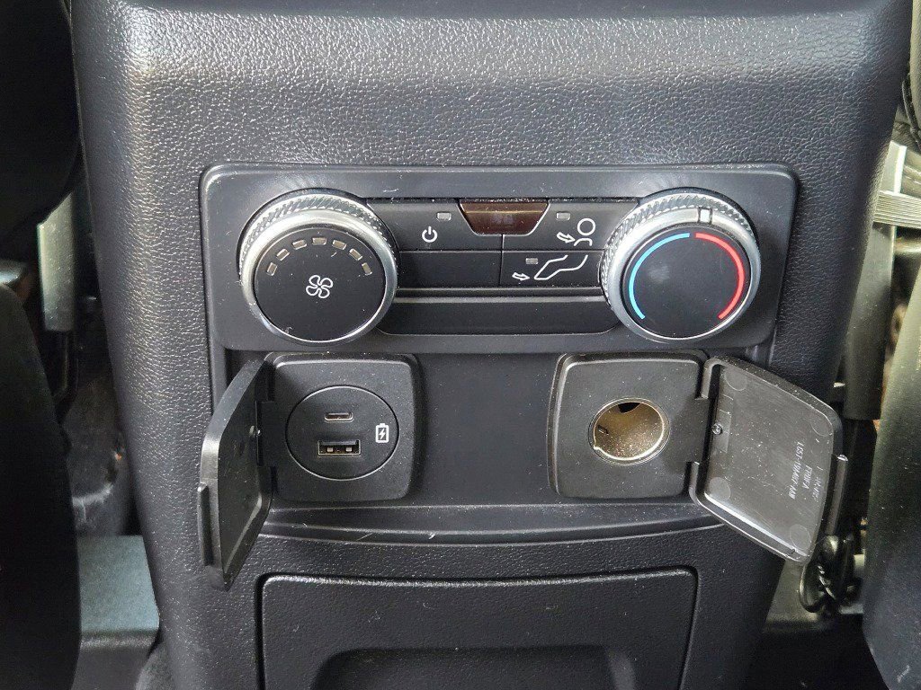 Used 2022 Ford Explorer XLT w/ Equipment Group 202A AWD/4WD image 18