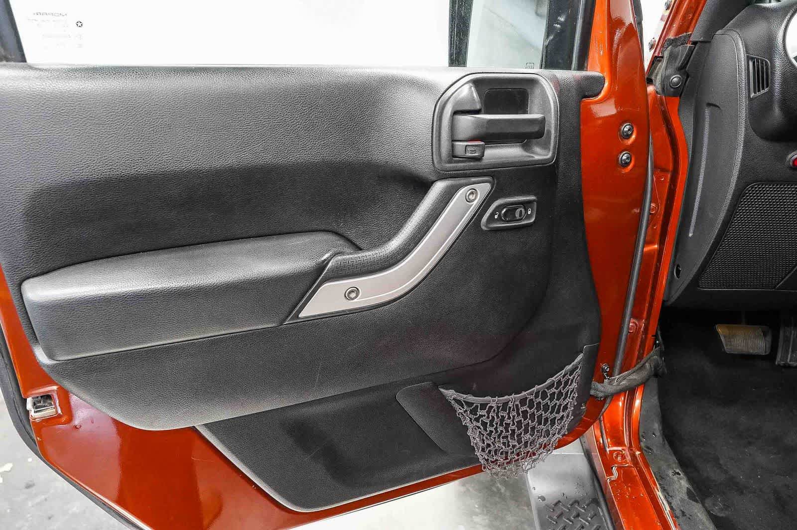 Used 2014 Jeep Wrangler Unlimited Sahara w/ Connectivity Group AWD/4WD image 21
