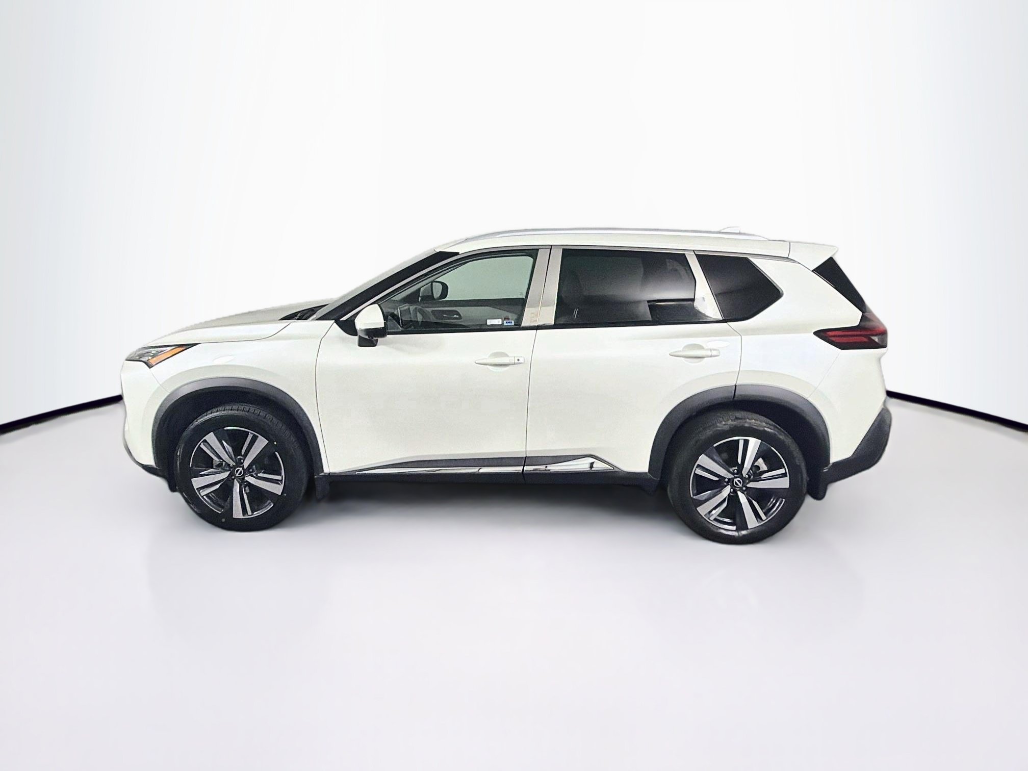 Used 2023 Nissan Rogue SL FWD image 4