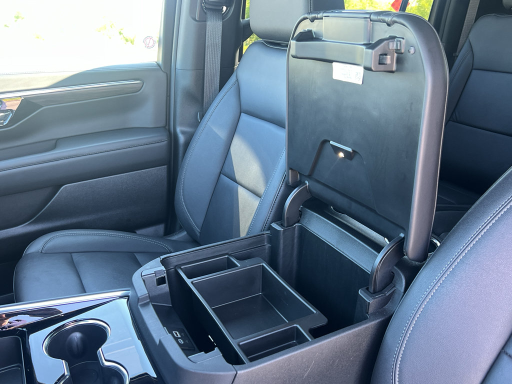 Used 2025 Chevrolet Suburban Z71 AWD/4WD image 18