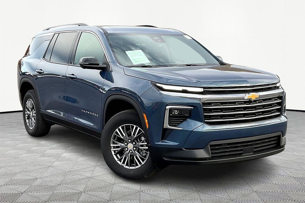 Certified 2026 Chevrolet Traverse LT w/ Driver Confidence Package image 3