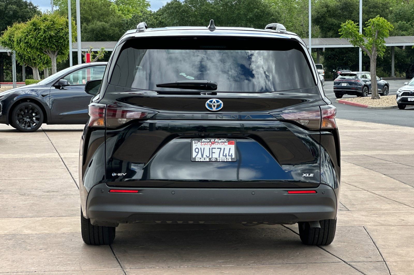 Used 2025 Toyota Sienna XLE w/ XLE Plus Package image 5