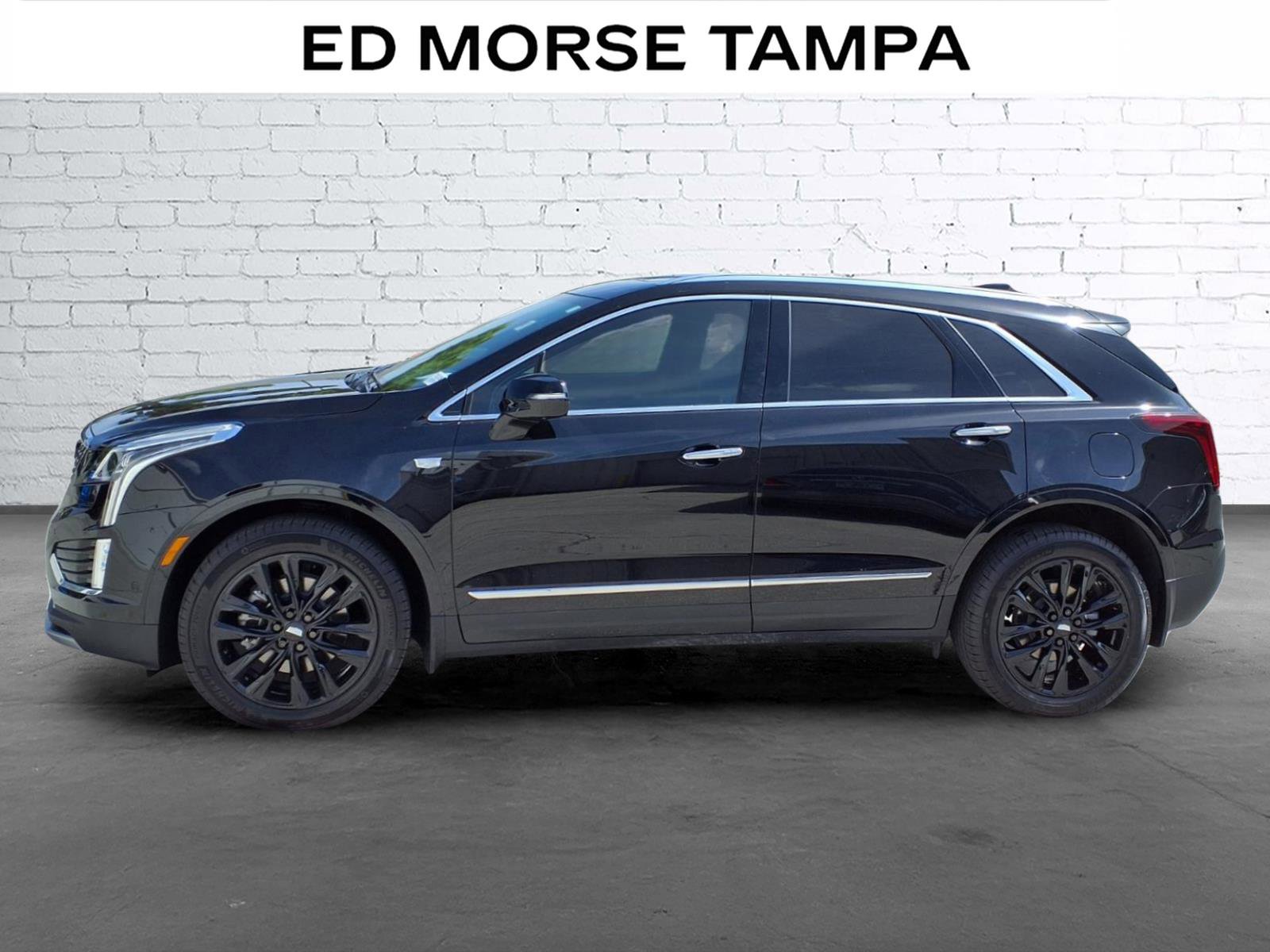 Certified 2025 Cadillac XT5 Premium Luxury w/ Technology Package image 2