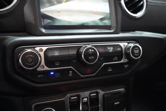 Used 2023 Jeep Wrangler Unlimited Sahara image 25