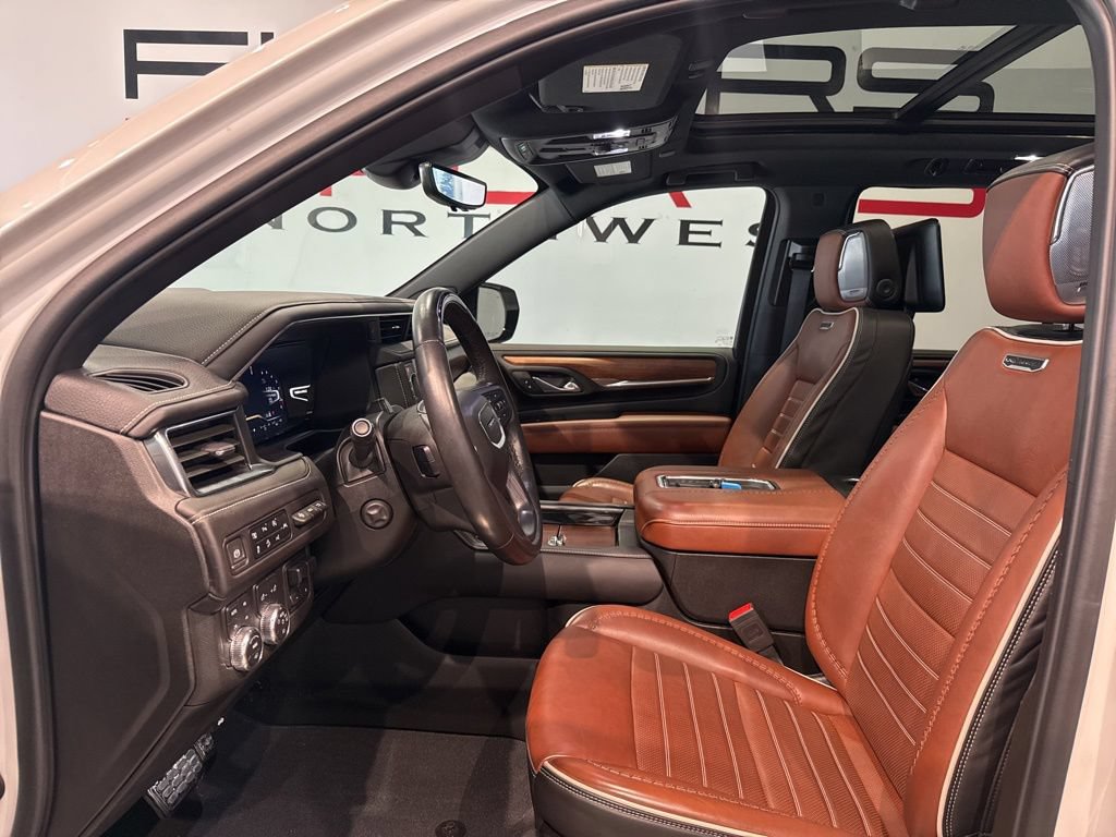 Used 2024 GMC Yukon Denali Ultimate AWD/4WD image 13