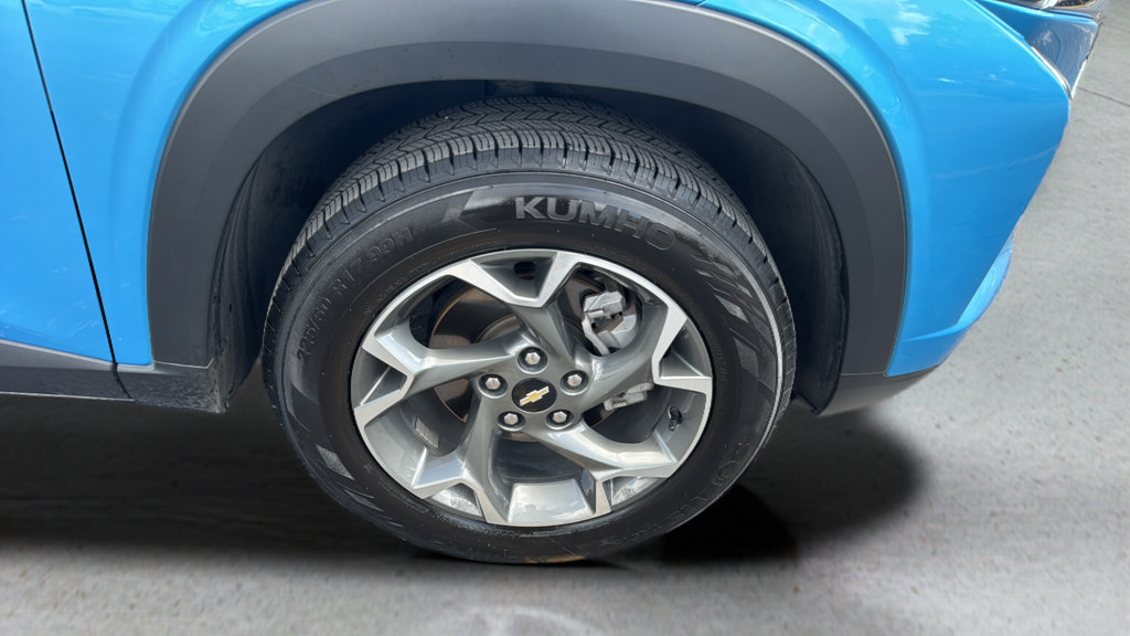 Used 2025 Chevrolet Trax LT FWD image 21