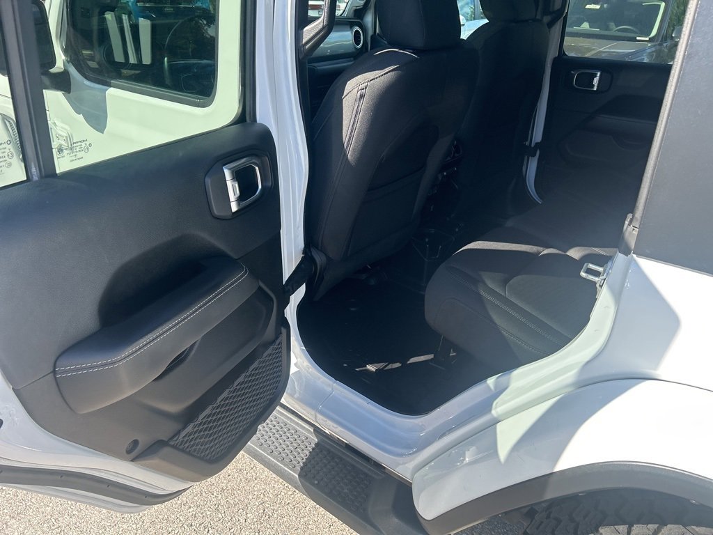 Used 2018 Jeep Wrangler Unlimited Sahara image 27