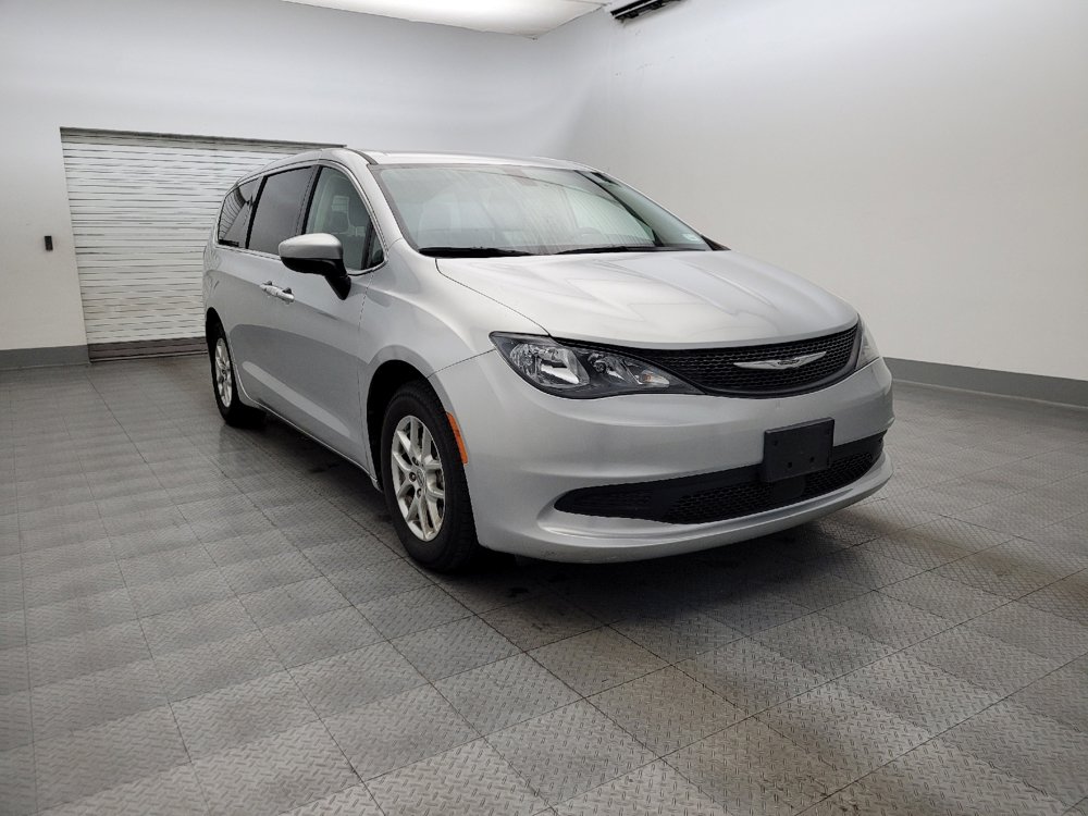 Used 2022 Chrysler Voyager LX FWD image 13