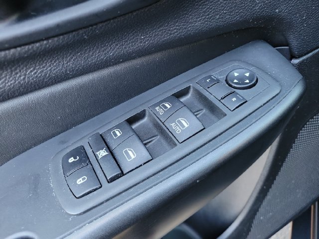 Used 2022 Jeep Cherokee Trailhawk AWD/4WD image 11