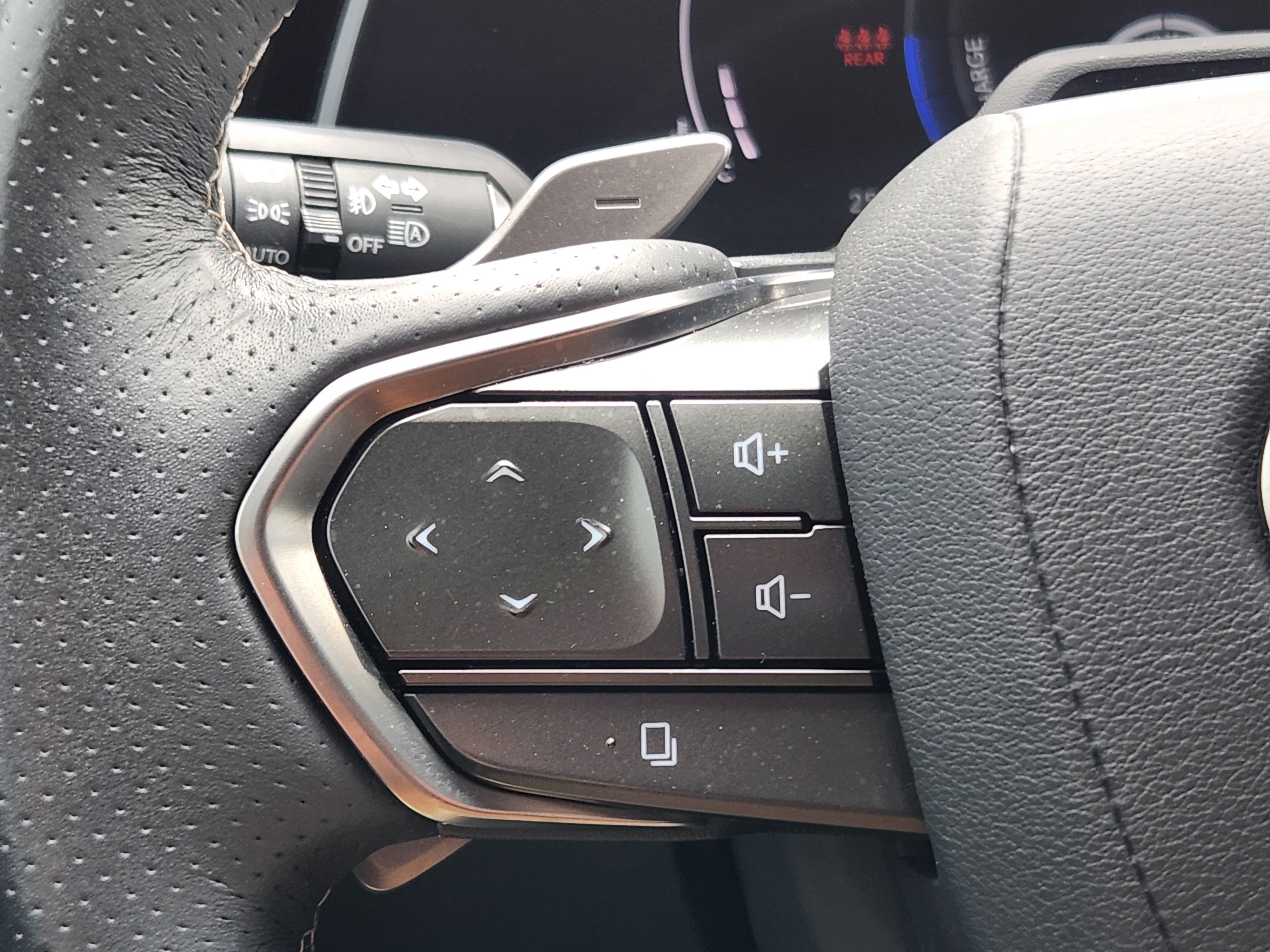 Used 2023 Lexus RX 500h F Sport w/ Accessory Package (Z1) image 31