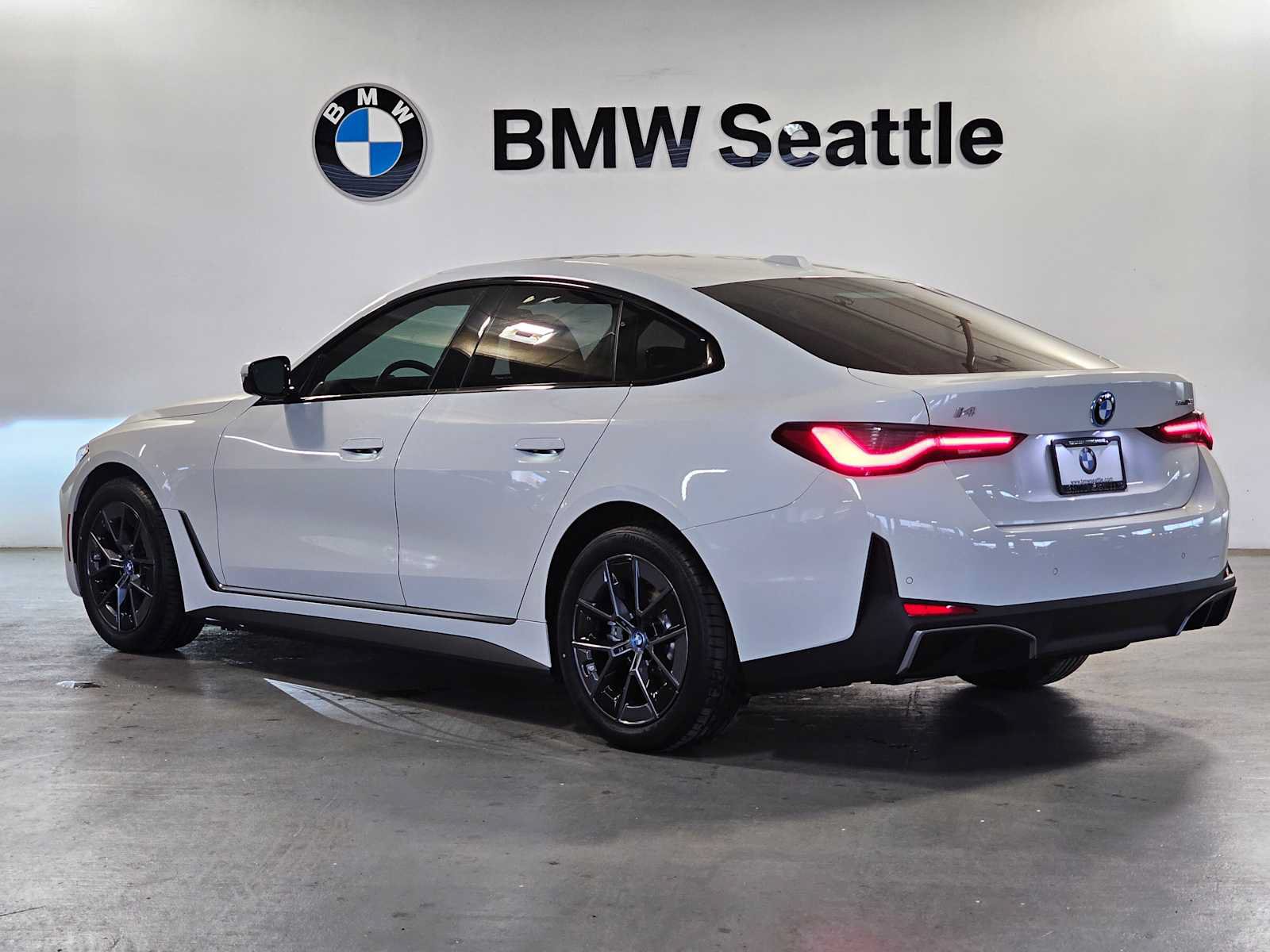 Certified 2023 BMW i4 eDrive35 RWD image 4