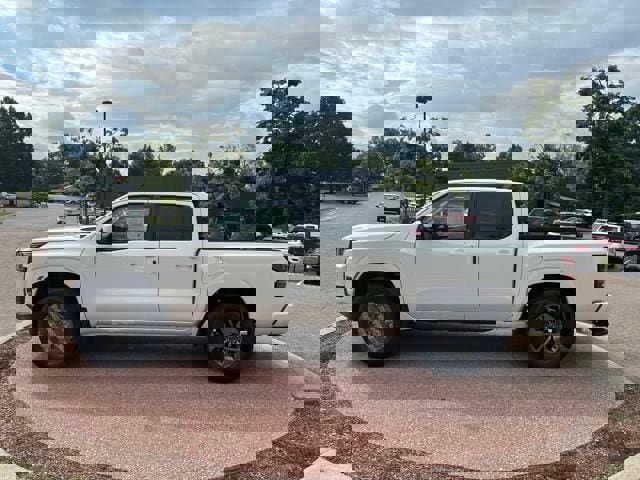New 2025 Nissan Frontier SV w/ Tow Package image 3