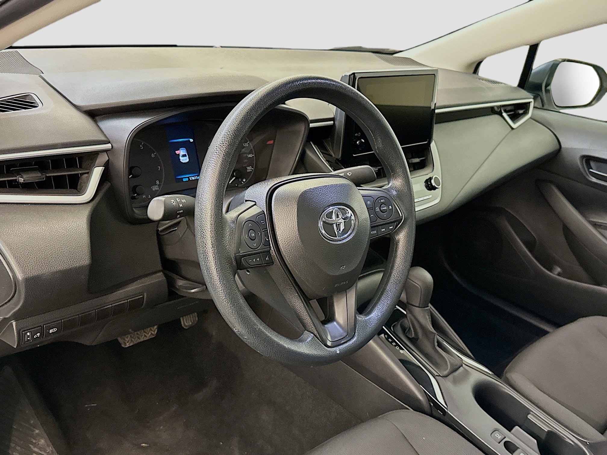 Used 2025 Toyota Corolla LE image 18