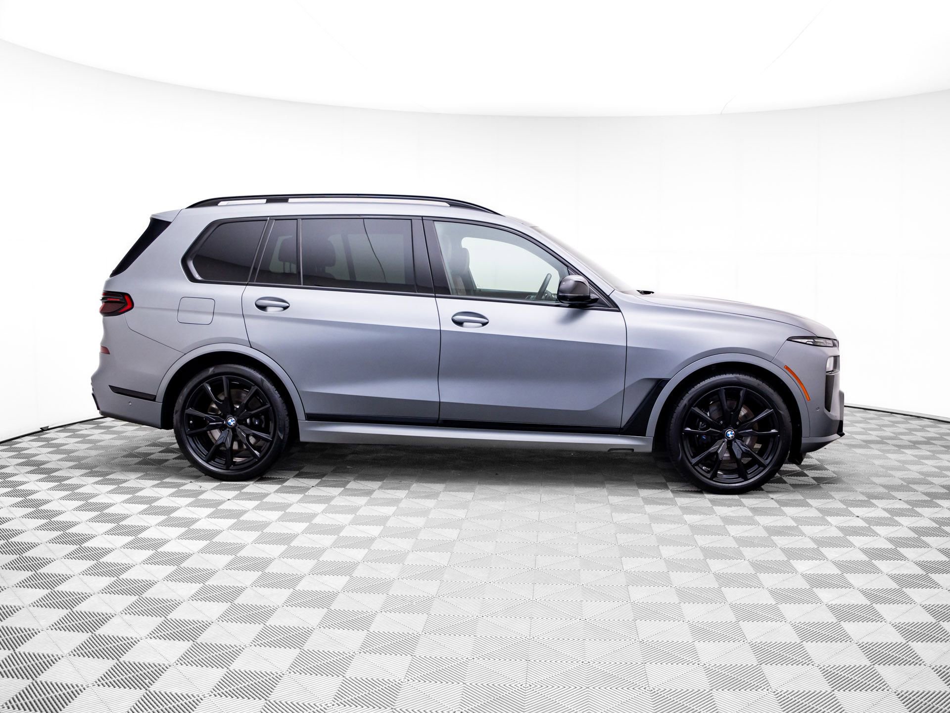 Certified 2024 BMW X7 M60i w/ Executive Package AWD/4WD image 6